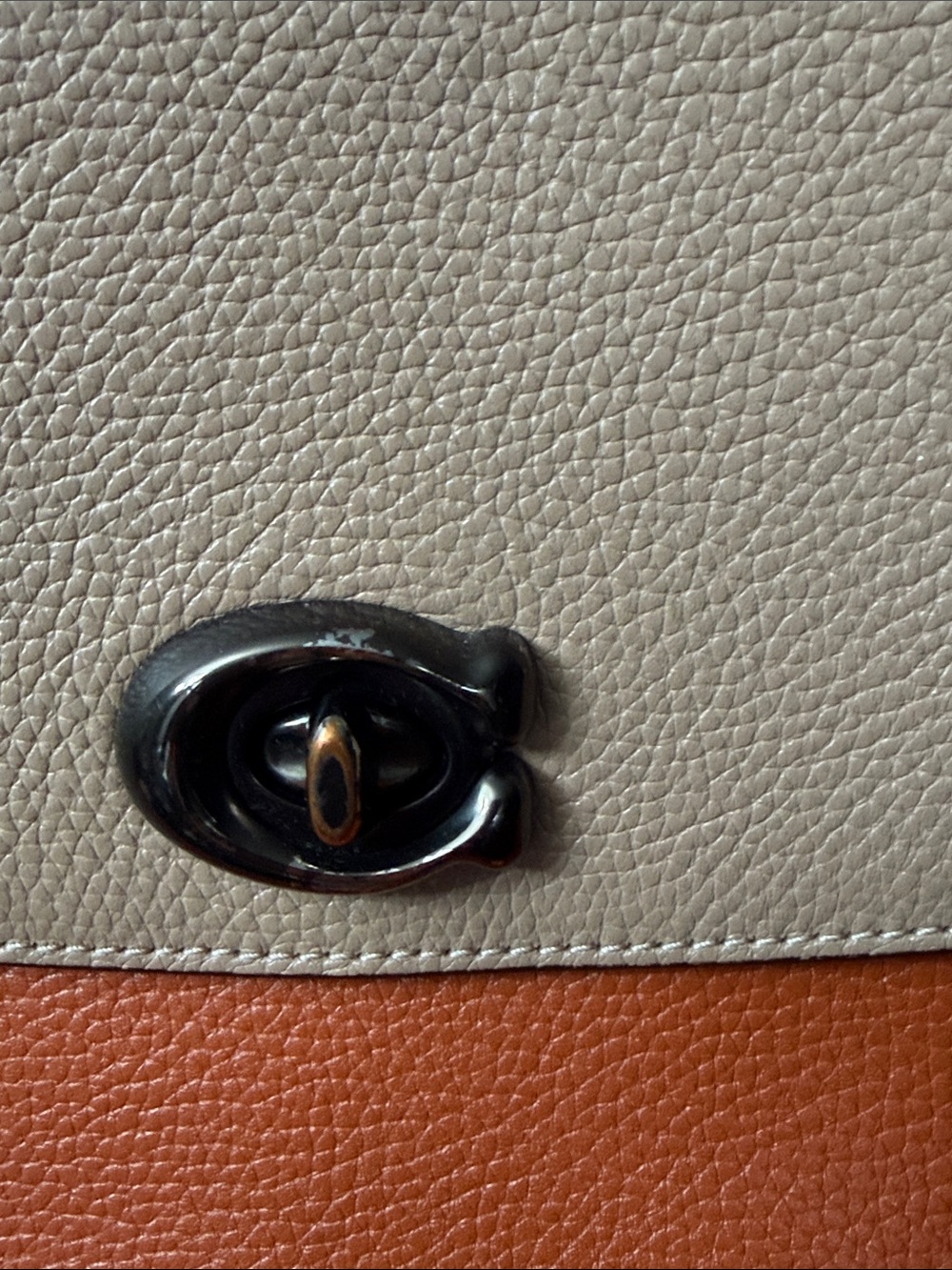 Coach Cassie Crossbody in a colorblock leather design turn-lock closure - Picture 4 of 9